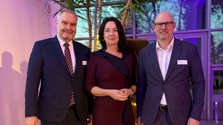 Roy J. Noack, Ministerin Müller und Frank Volkmar beim Neujahrsempfang der Immanuel Klinik Rüdersdorf Roy J. Noack, Ministerin Müller und Frank Volkmar beim Neujahrsempfang der Immanuel Klinik Rüdersdorf