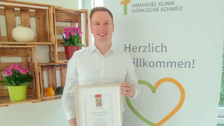 Immanuel Klinik Märkische Schweiz - Nachricht - Ausgezeichnet! – Immanuel Klinik Märkische Schweiz ist führende onkologische Rehaklinik - Sascha Seyer mit Auszeichnung Immanuel Klinik Märkische Schweiz - Nachricht - Ausgezeichnet! – Immanuel Klinik Märkische Schweiz ist führende onkologische Rehaklinik - Sascha Seyer mit Auszeichnung