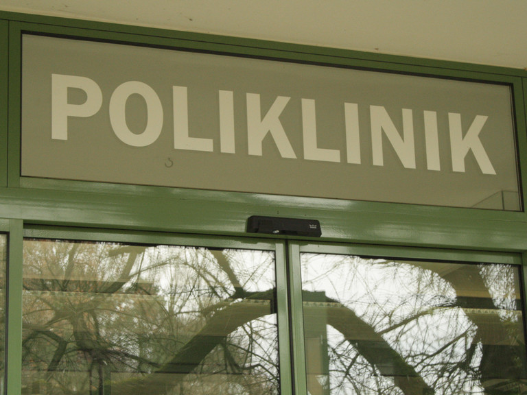 Schriftzug Poliklinik 