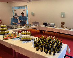 Raum mit einem aufgebauten Buffet zum Oktoberfest in der Immanuel Klinik Märkische Schweiz Raum mit einem aufgebauten Buffet zum Oktoberfest in der Immanuel Klinik Märkische Schweiz