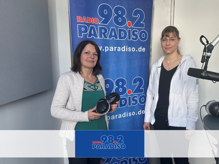 Stefanie Micklitza (rechts) im Studio mit Julia Nogli